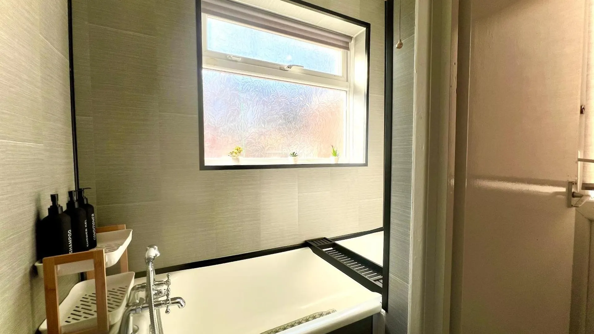 Centrally Located Apartment With Free Wifi Kingston upon Hull